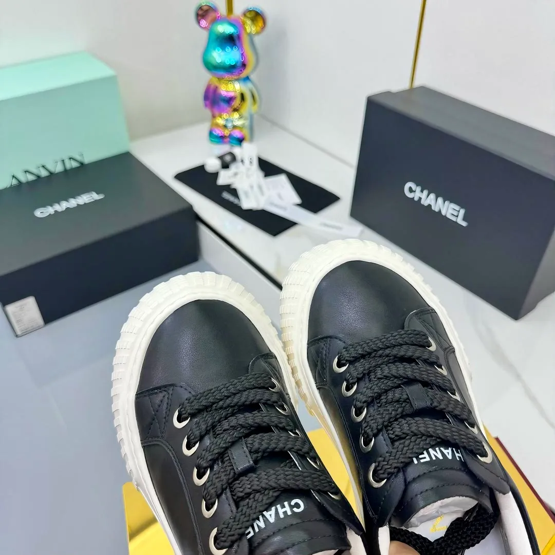 👟👟Ex-factory price 640👟👟 Chanel bread shoes ~ original calfskin panda shoes Chanel 25C latest hot style panda black and white sports shoes casual sneakers Xiaoxiang hot item classic black and white panda color coco girls must pay Fabric: original custom mixed sheepskin lining: original imported breathable mesh lining outsole: Original molded rubber + TPU combination Size: Women's 35-41